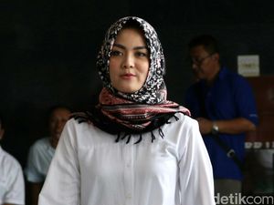 Dicecar Asal-usul Mobil Jaguar, Istri Sanusi: Tahu-tahu Sudah Ada Dicecar Asal-usul Mobil Jaguar, Istri Sanusi: Tahu-tahu Sudah Ada