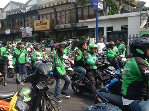 Perwakilan Go-Jek Tak Mau Keluar, Driver Pindah Demo ke Kantor Ahok Perwakilan Go-Jek Tak Mau Keluar, Driver Pindah Demo ke Kantor Ahok