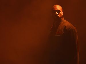 Kim Kardashian Disekap, Kanye West Hentikan Konser