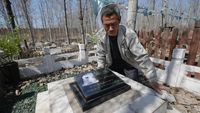Tradisi Unik Ziarah Makam Hewan Peliharaan di China