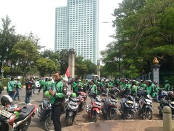 Jelang Demonstrasi, Ratusan Gojek Mulai Berkumpul di Jalan Asia Afrika