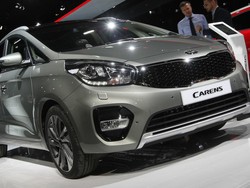 KIA Segarkan Tampilan Carens