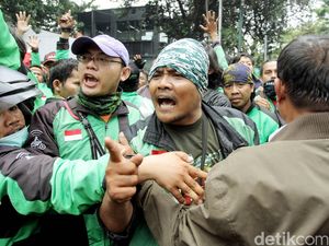 Driver Go-Jek Padati Jalan Kemang