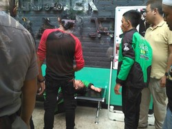 Lagi Ikut Demo, Seorang Driver Go-Jek Pingsan
