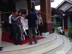 Penggeledahan Polisi, Tak Ada Bungker dan Tumpukan Uang di Rumah Dimas Kanjeng!