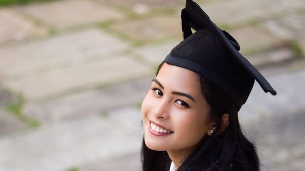 Wajah Bahagia Maudy Ayunda Lulus di Oxford