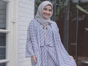 5 Gaya Selebgram Berhijab Tampil Cantik dengan Batik