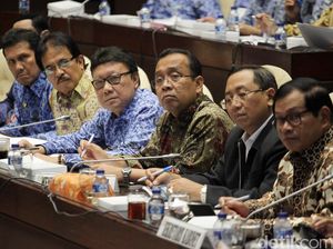 Komisi II Gelar Rapat Dengar Pendapat Bersama Menteri