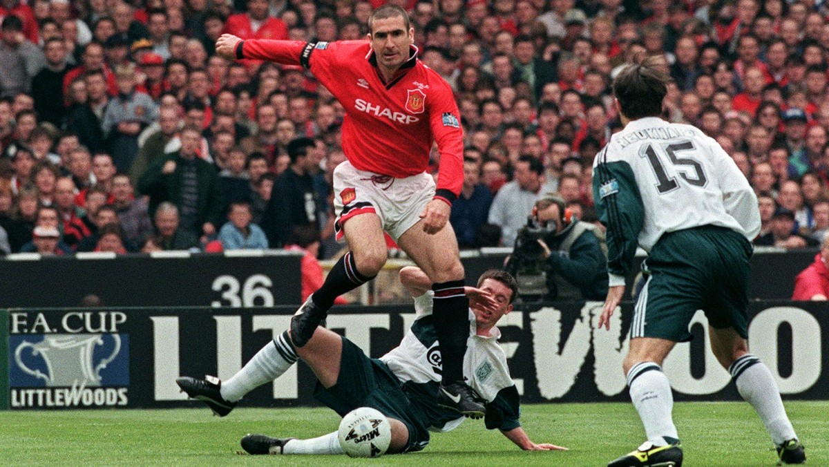 Eric Cantona meraih sukses meski penuh kontroversi di Manchester United (Foto: AFP PHOTO / GERRY PENNY)