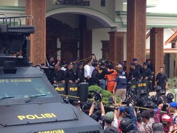 Kamar hingga Plafon Dicek Polisi, hanya Ada Uang Rp 4 Juta di Rumah Dimas Kanjeng