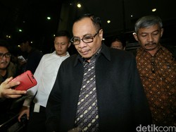 Diperiksa 9 Jam Soal e-KTP, Eks Irjen Dukcapil Kemendagri Belum Ditahan