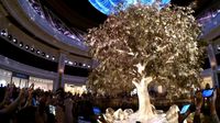 Penampakan Pohon Berdaun Emas di Macau