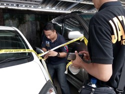 Mobil Penyimpanan Dokumen Padepokan Dimas Kanjeng Di-Police Line