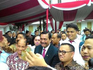 Luhut Ajak Arcandra dan Sudirman Said Foto Bersama