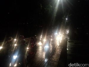 Hujan Reda, Banjir di Depan Gedung Nestle TB Simatupang Surut