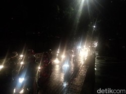 Hujan Reda, Banjir di Depan Gedung Nestle TB Simatupang Surut