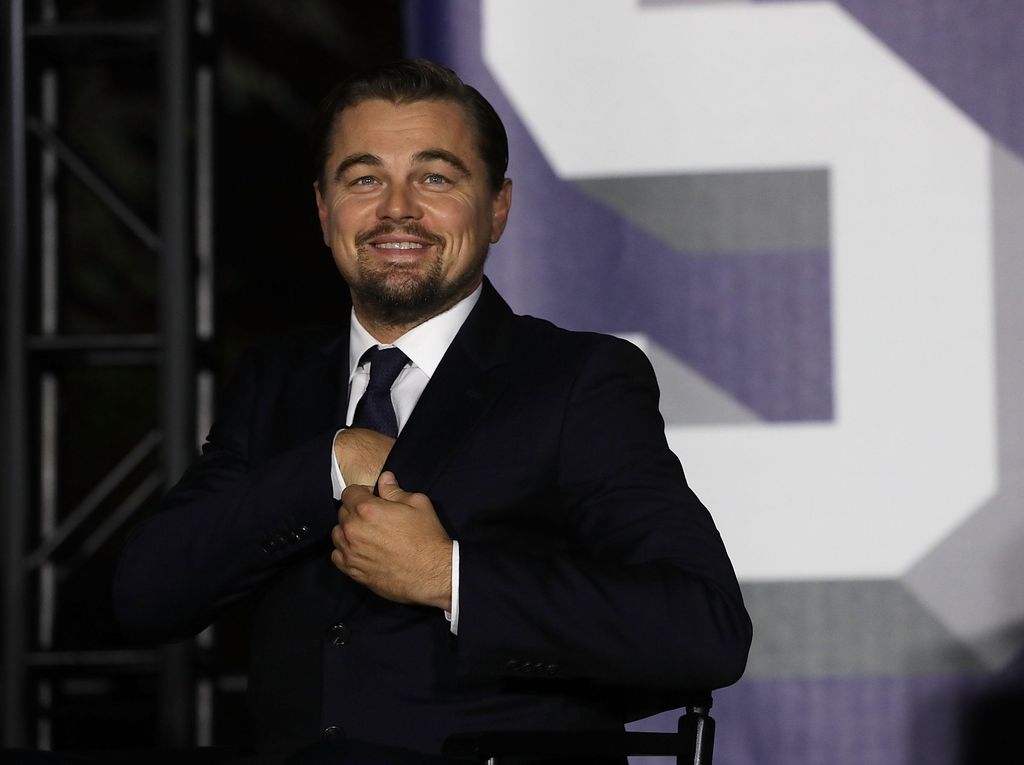 Leonardo DiCaprio Dicium Mesra Model 20 Tahun di Coachella Leonardo DiCaprio Dicium Mesra Model 20 Tahun di Coachella