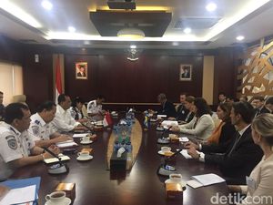 Senangnya Mendag Swedia, Banyak Bus Scania Berseliweran di Jakarta