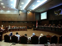 Kala MK Dihadapkan Pada Polemik LGBT, Apakah Penyakit atau Orientasi Seksual?