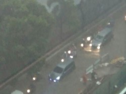 Banjir di Depan Gedung Nestle TB Simatupang, Lalin Macet Parah