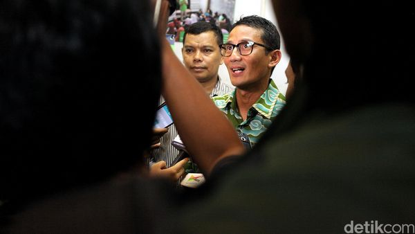 Sandiaga Kunjungi Job Fair di Blok M