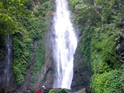 Curug Cikaracak, Tempat Asyik Menguji Adrenalin di Bogor