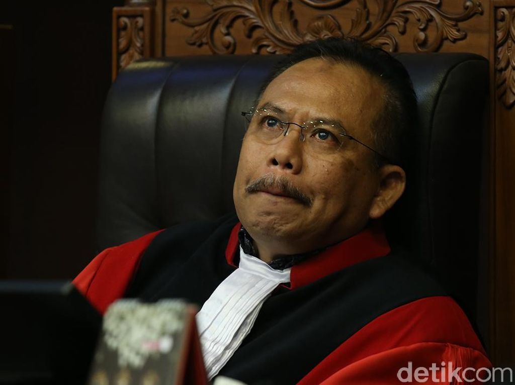 Hakim MK Beri Masukan ke Pendeta Rolas soal Materi Gugatan UU Perkawinan Hakim MK Beri Masukan ke Pendeta Rolas soal Materi Gugatan UU Perkawinan