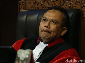 Hakim MK Beri Masukan ke Pendeta Rolas soal Materi Gugatan UU Perkawinan Hakim MK Beri Masukan ke Pendeta Rolas soal Materi Gugatan UU Perkawinan