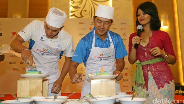 Ketika Pegolf Menghias Kue