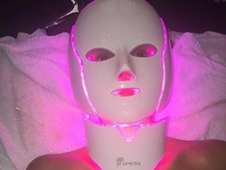 Dipakai Selebriti, Masker Lampu Ini Diklaim Ampuh Mengatasi Jerawat