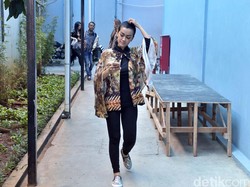 Julia Perez Akui Kenal Paula karena Sesama Survivor Cancer