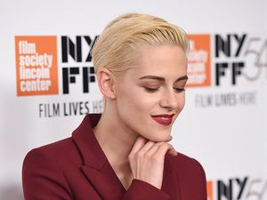 Penampilan Edgy dan Seksi Kristen Stewart
