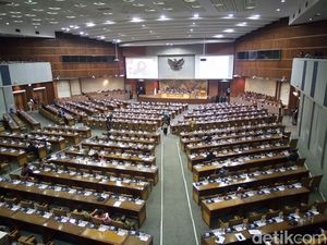 Anggota DPR Sibuk Urus Pilkada, Pembahasan 9 RUU Molor Anggota DPR Sibuk Urus Pilkada, Pembahasan 9 RUU Molor