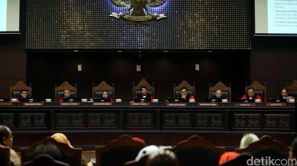 Para Ahli Urun Rembug di Uji Materi Pasal LGBT