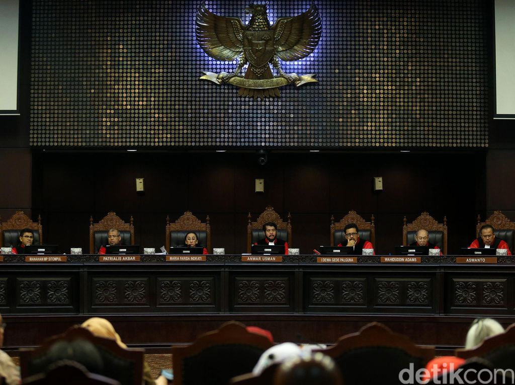 TKN: Jokowi-Maruf Tak akan Hadir di Sidang Putusan MK TKN: Jokowi-Maruf Tak akan Hadir di Sidang Putusan MK