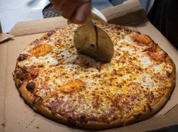 Di Inggris, 1 dari 4 Pizza yang Dibawa Pulang Memakai Topping Keju Palsu