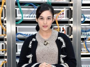 Hadiri Paris Fashion Week, Chelsea Islan Eksis di Fashion Show Chanel