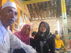 Kasrin Ngaku Berhaji dengan Bekal Rp 2 Juta, Tak Terlihat saat Naik Pesawat Kasrin Ngaku Berhaji dengan Bekal Rp 2 Juta, Tak Terlihat saat Naik Pesawat