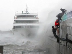 Topan Chaba yang Hantam Korsel Bergerak Menuju Jepang