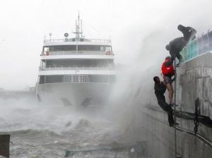 Topan Bavi Kacaukan Penerbangan di Korea Selatan Topan Bavi Kacaukan Penerbangan di Korea Selatan