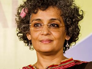 Memoar Pertama Arundhati Roy Rilis September 2025, Gak Sabar Baca! Memoar Pertama Arundhati Roy Rilis September 2025, Gak Sabar Baca!