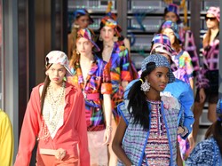 Tren Fashion 2017 Pembawa Untung di Tahun Ayam Api