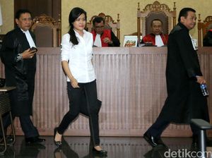 Jessica Wongso Ulang Tahun: Keluarga Besuk, Pengacara Kebanjiran SMS Jessica Wongso Ulang Tahun: Keluarga Besuk, Pengacara Kebanjiran SMS