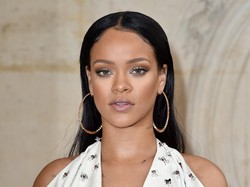 Transformasi Dramatis Rambut Rihanna, Dari Lurus Jadi Gimbal