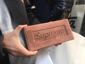 Alasan Supreme Jual Batu Bata Rp 300 Ribuan Sebagai Koleksi Terbaru