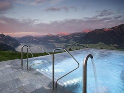 Hotel Ini Punya Kolam Renang yang Viral di Instagram