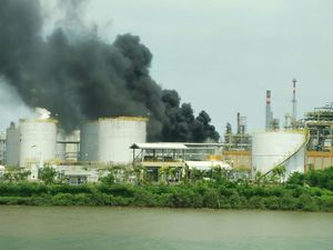 Warga Sempat Panik Dengar Ledakan dari Kilang Pertamina Cilacap