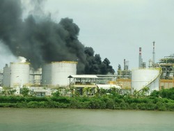 Warga Sempat Panik Dengar Ledakan dari Kilang Pertamina Cilacap