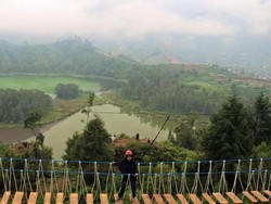 Pesona 2 Telaga dari Batu Ratapan Angin