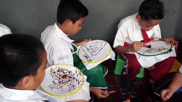 Ketika Siswa SD Belajar Membatik
